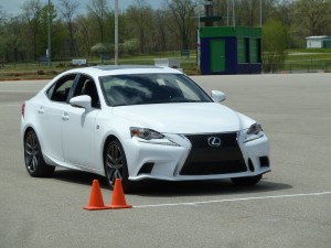 IS 350 F-Sport was launched on an emergency handling mission.