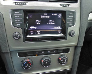 The center stack screen shows the base Golf TSI attained 39.5 mpg during freeway tests.